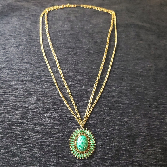 Celebrity Jewelry - Vintage CELEBRITY Gold DOUBLE CHAIN Green SUNBURST FAUX JADE Necklace